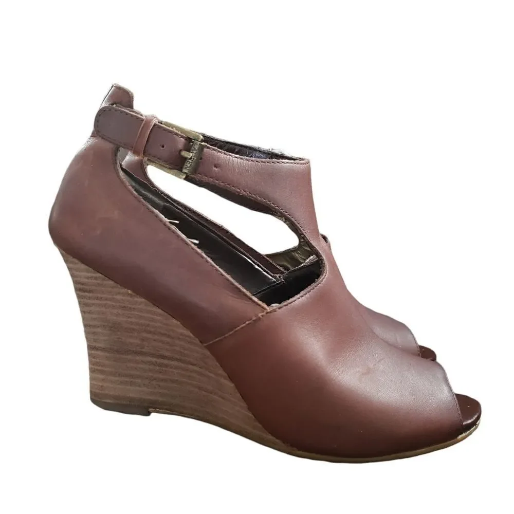 Lauren Ralph Lauren Hannie Wedge Pump Size 5B